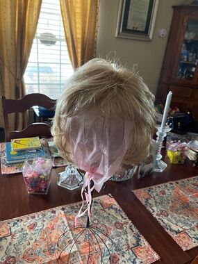 Blonde Short Layered Women's Wig - Lightweight Natural Shine Name-Commintment